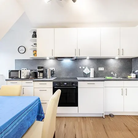 Freundliche In شقة *