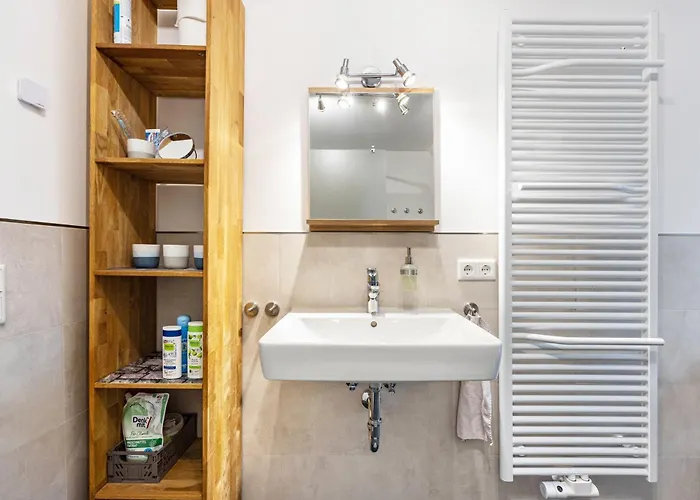 Freundliche In * لمغو